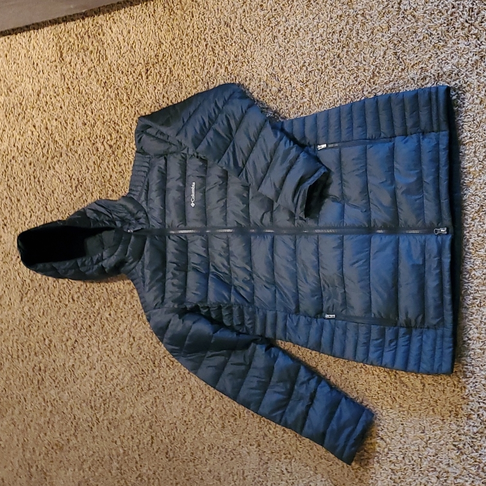Columbia women's coat, size L. Like new.